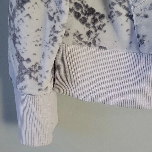 Cozy soft snakeskin lounge set - Picture 3 of 13